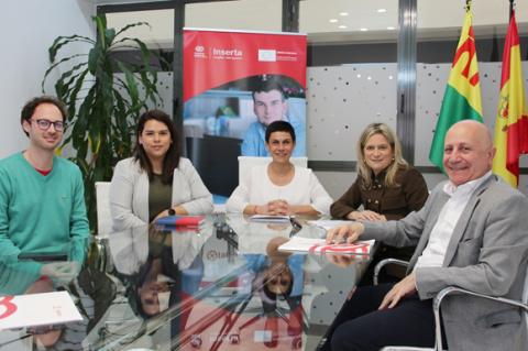 De izquierda a derecha: Román Pérez, Agente de Desarrollo Local, Yolanda Pacheco, concejala de Empleo y Formación, Mari Carmen Morales, alcaldesa de Beniel, Delia Torralba, directora regional de Inserta en Murcia, y José Luis Aedo, director de Relaciones Institucionales