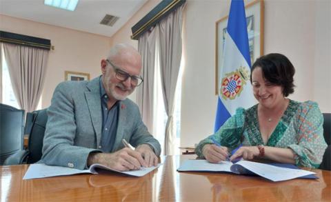 Momento de la firma de colaboración