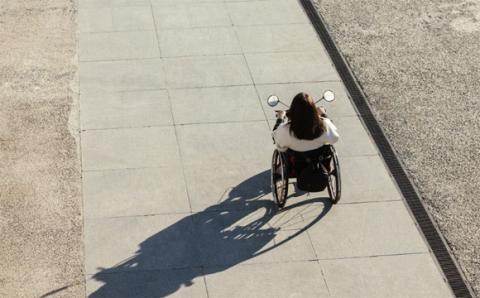 Mujer con discapacidad