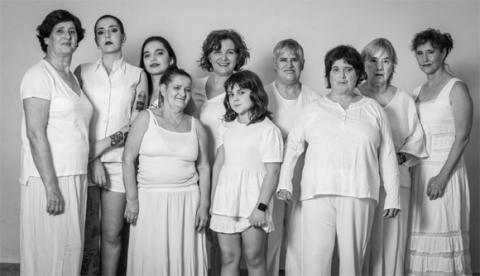 Elenco de la obra 'Diversas Mujeres' | Foto de Manuel Villa