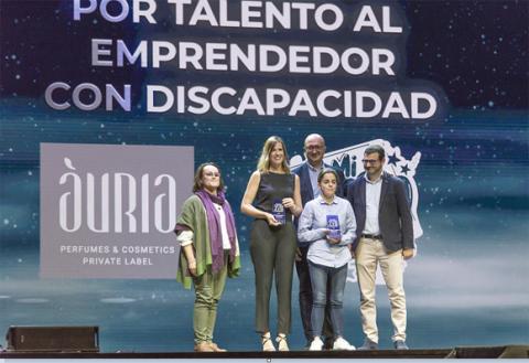 Momento de la entrega del premio