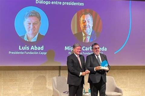 Momento de la entrega del premio