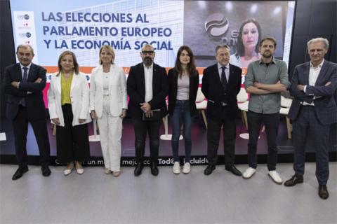 Los políticos de PSOE, PP, CS, Podemos, Vox, Sumar y PNV, en el diálogo en Servimedia | Foto de Jorge Villa