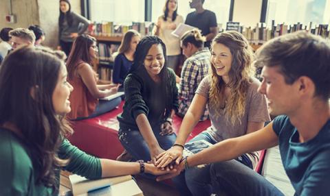 Jóvenes con y sin discapacidad