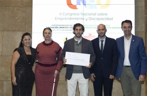 Momento de la entrega al Premio Por Talento Emprende