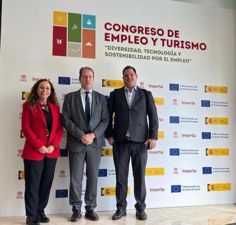 De izquierda a derecha la directora del Área de Empresas, Alianzas, RSC-D y Marketing Social Inserta -Fundación ONCE; Mar Medeiros; el viceconsejero de Turismo del Gobierno de Canarias, José Manuel Sanabria, y presidente del Consejo Territorial  de la ONCE en Canarias, Miguel Ángel Déniz