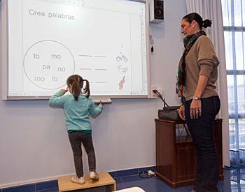 Niña aprendiendo