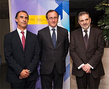 El Ministro Alonso junto al Director General del Imserso a su derecha, y Luis Miguel Gilpérez