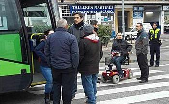 Imagen de 'El Langui' cortando la calle