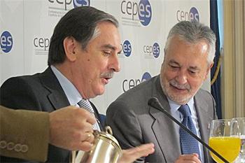 Valeriano Gómez (i) junto a José Antonio Griñán (d)