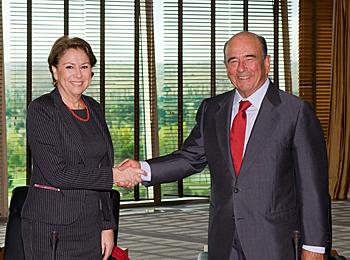 Magdalena Álvarez junto a Emilio Botín (Foto: Santander)