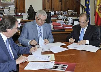 Firma del convenio (Foto: web Universidad de Murcia)