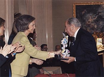 Recoge el premio Leopoldo Rodés, presidente de Asepeyo (foto: Asepeyo)