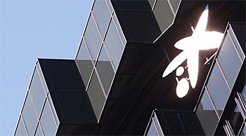 Logo en un edificio de la entidad