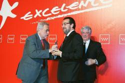 Miguel Carballeda recoge el premio