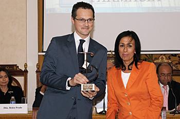 Alejandro Oñoro recoge el premio